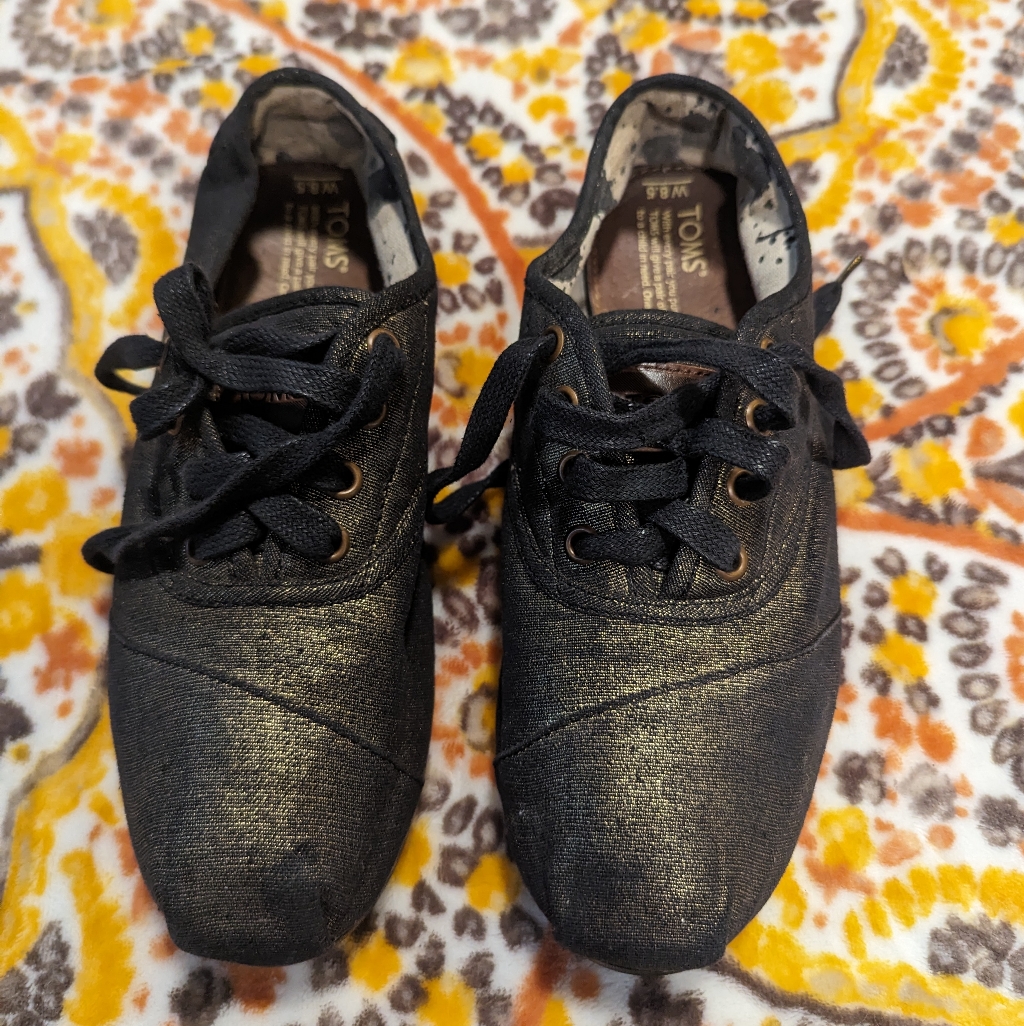 Toms Brand Adorable Sneakers Size 812